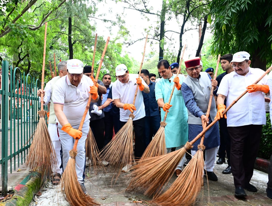 Chief Minister Pushkar Singh Dhami participates in the ‘Swachhata Apnao, Bimari Bhagao’ program