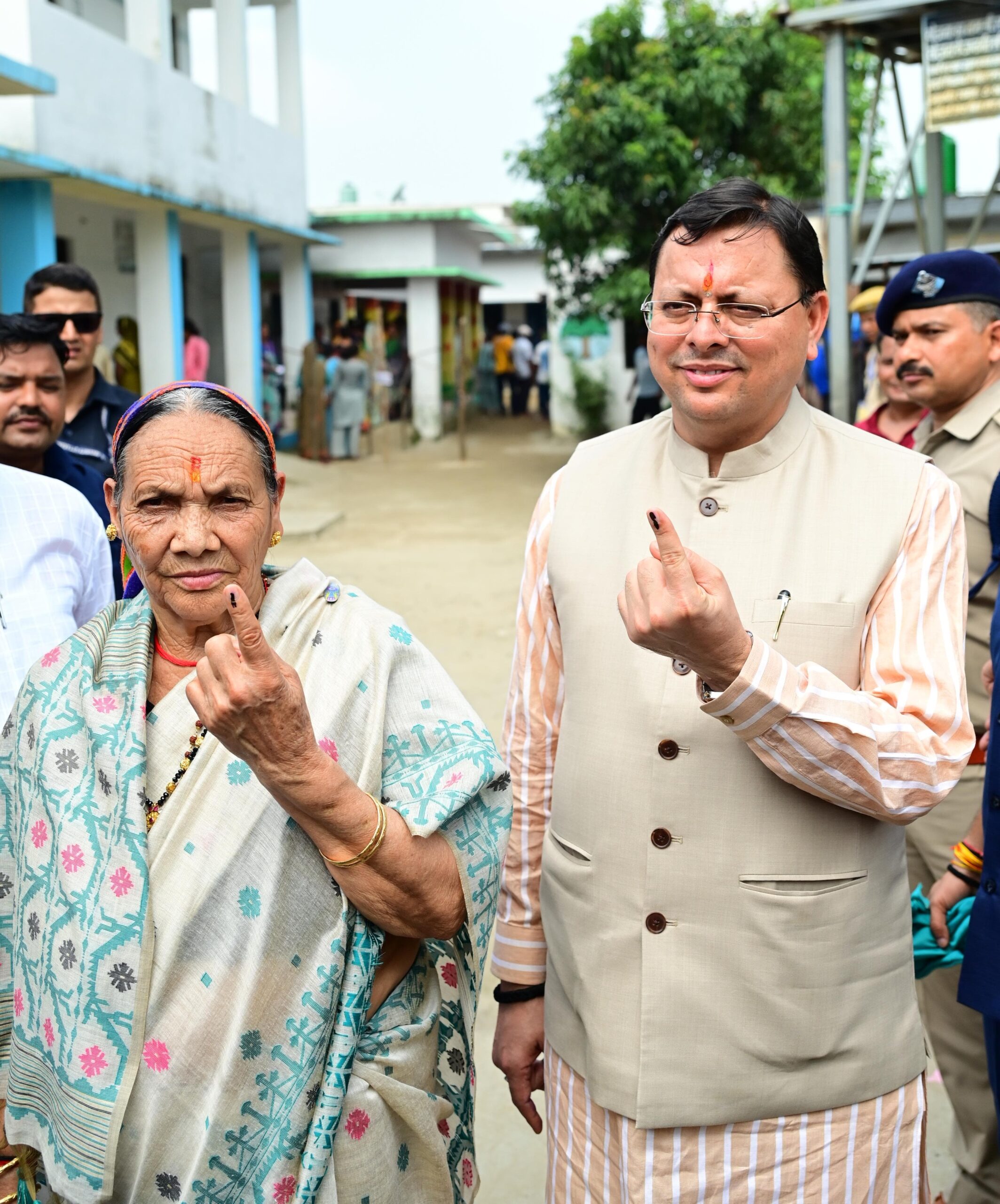 Three-Tier Panchayat General Election 2025: 27% Voter Turnout Recorded Till Noon; CM Dhami Casts Vote Alongside Mother