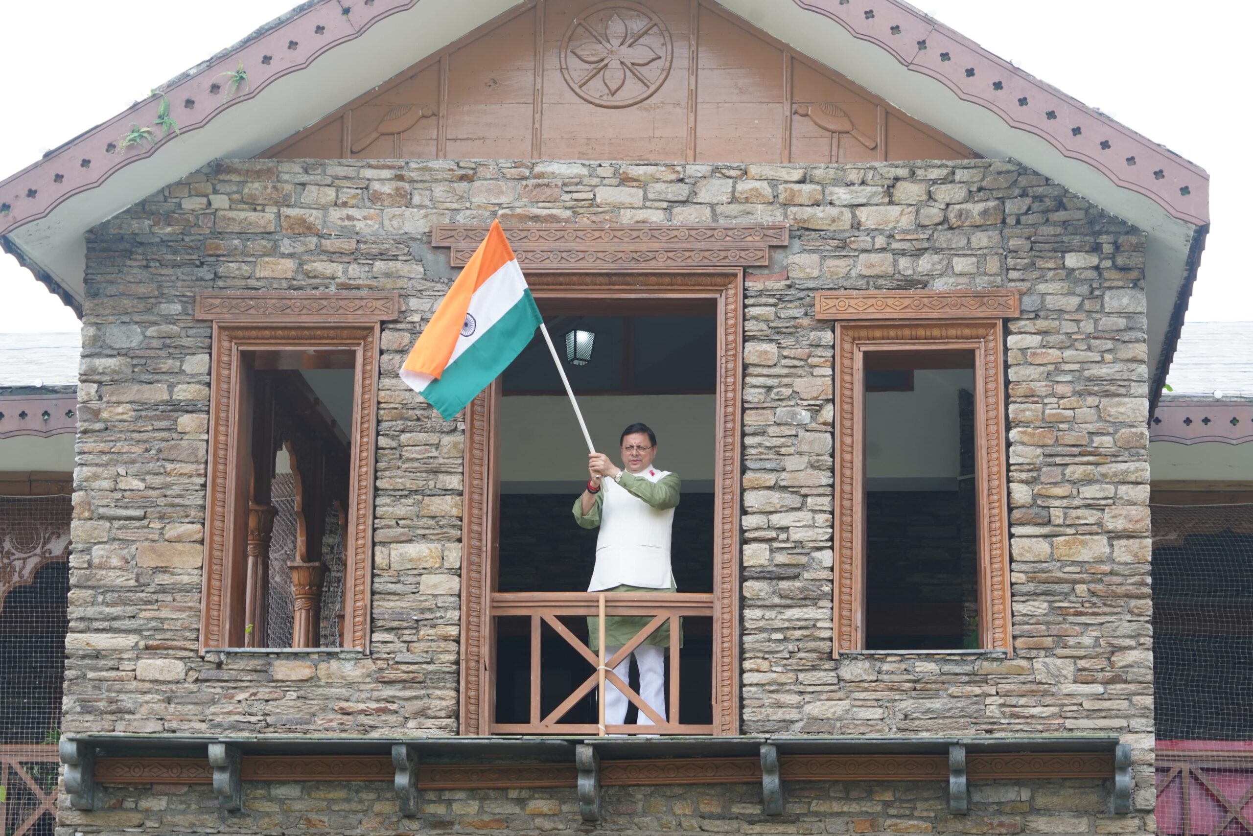 CM Dhami Hoists Tricolour under ‘Har Ghar Tiranga’ Campaign, Appeals to Citizens for Mass Participation