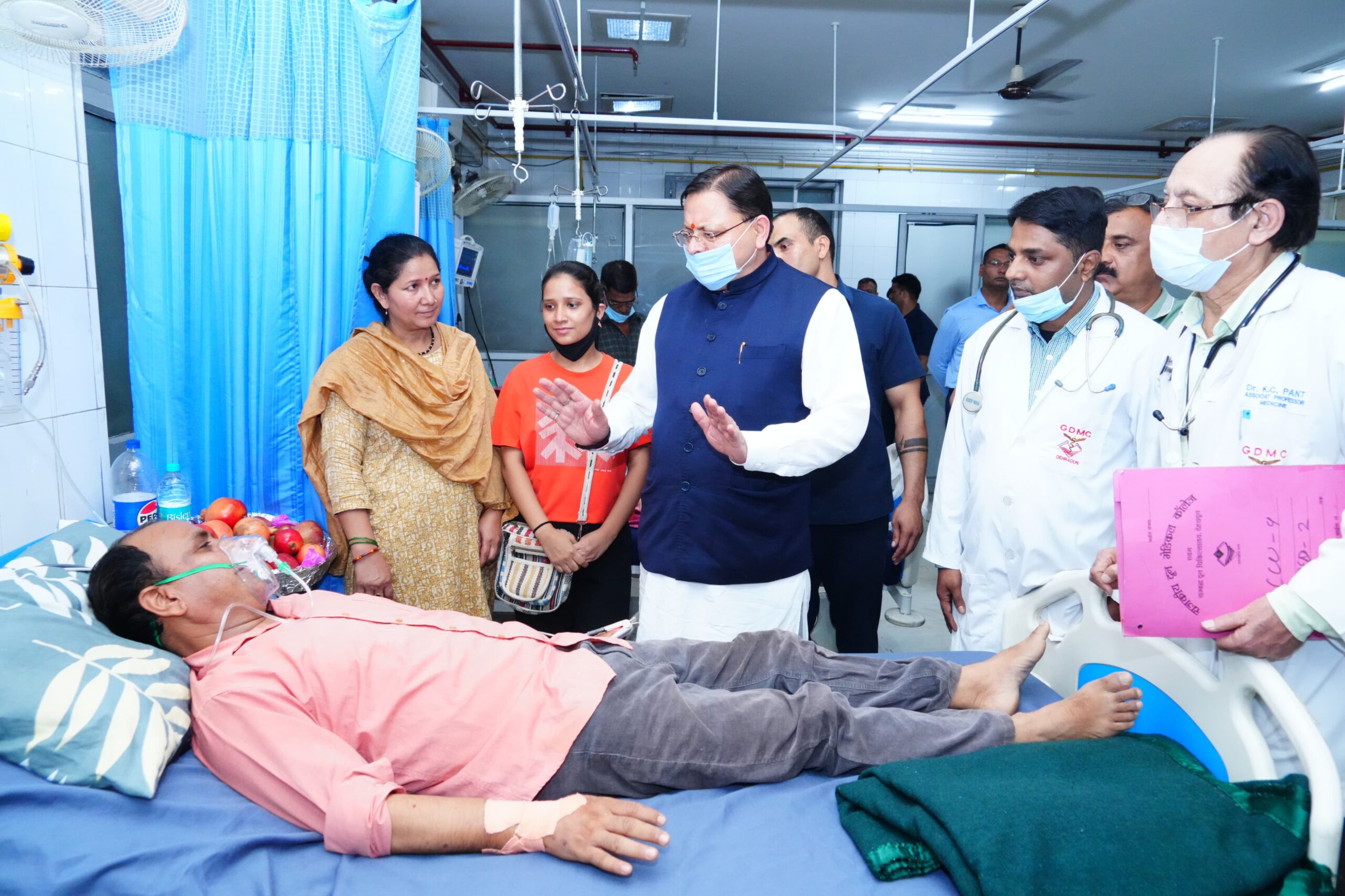 UTTARAKHAND NEWS: CM Dhami Visits Senior Journalist Mohan Bhulani at Doon Hospital