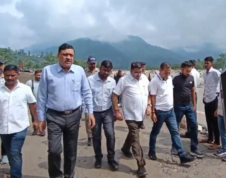 Garhwal Commissioner Reviews Maldevta Disaster Area, Temporary Road Opened for Traffic