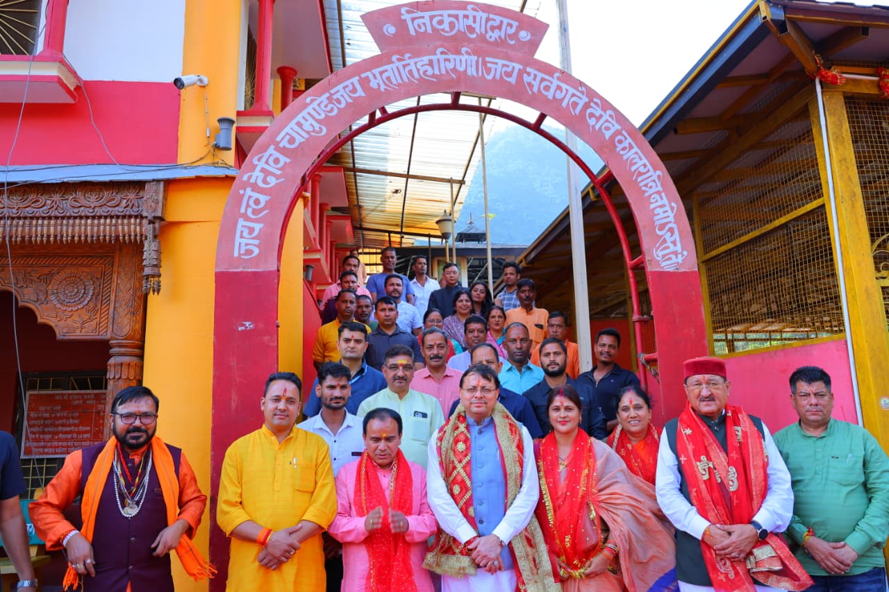 CM Dhami Offers Prayers at Maa Dhari Devi Temple, Seeks Relief for Disaster-Hit Uttarakhand