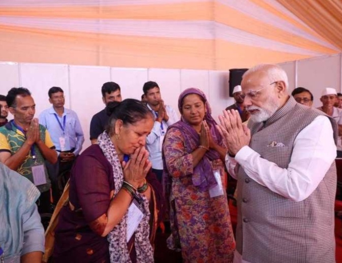 PM Modi Meets Disaster-Affected Families in Dehradun, Assures Full Support