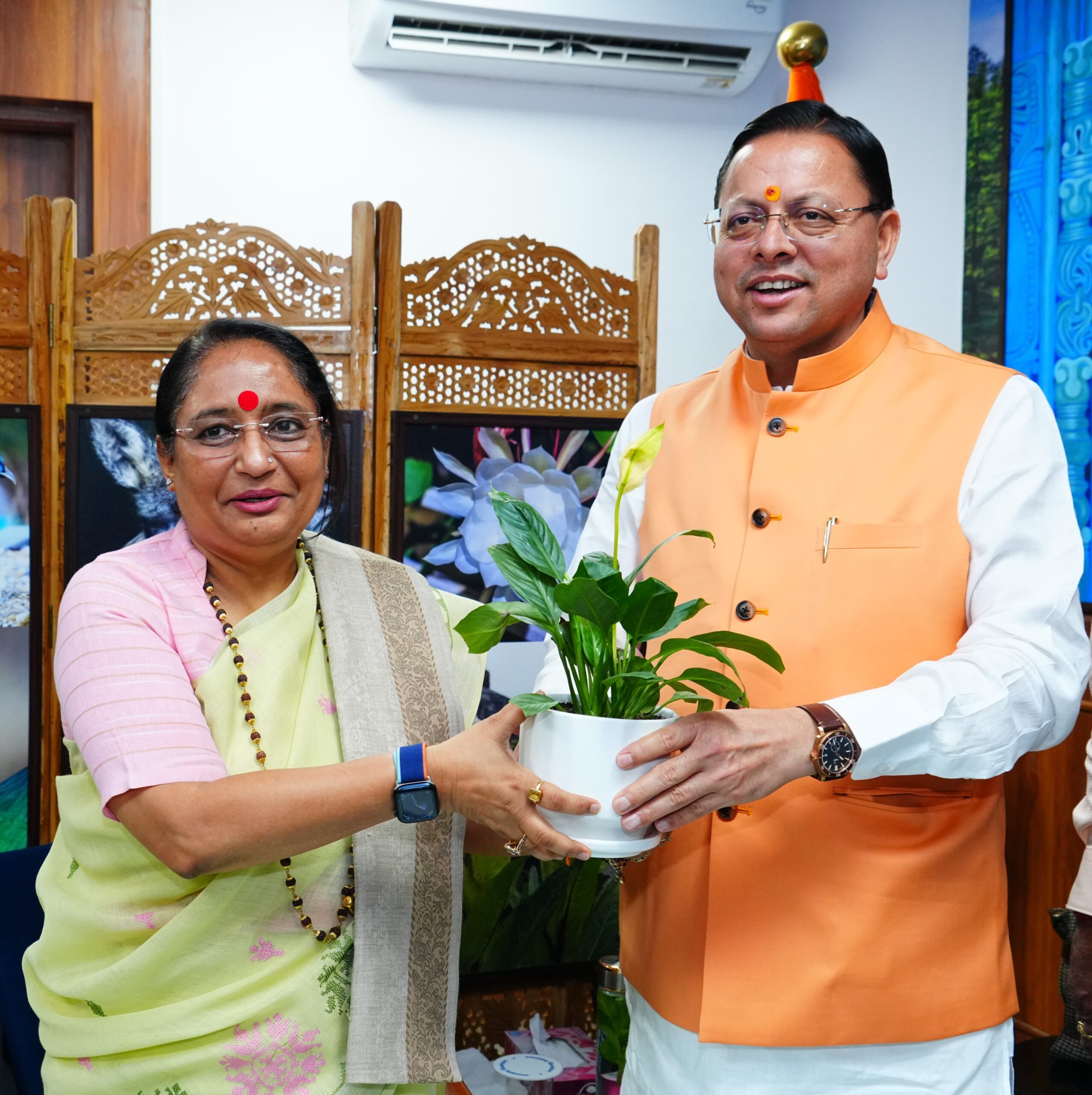 CM Dhami Meets Speaker Ritu Khanduri Ahead of Assembly Session