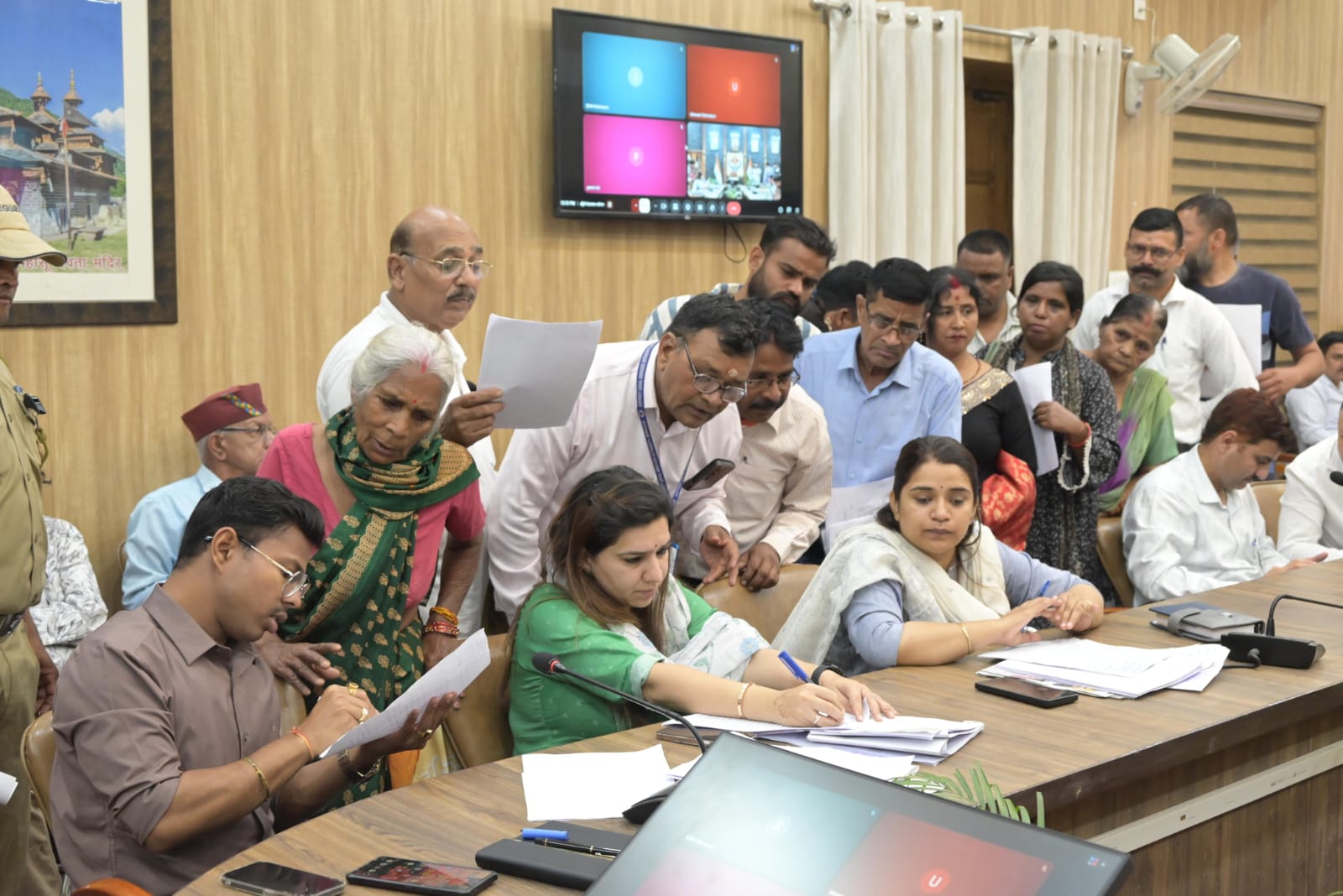 Massive Crowd at Dehradun Public Hearing Camp; Administration Acts on 201 Complaints