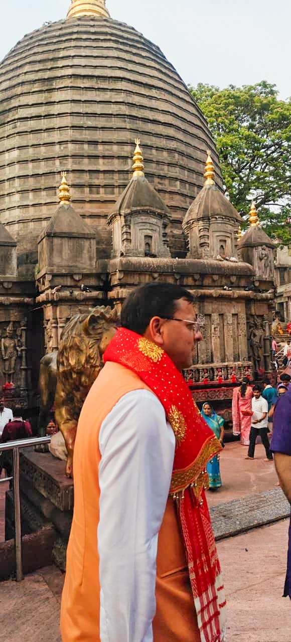 CM Dhami Offers Prayers at Kamakhya Devi Temple in Guwahati