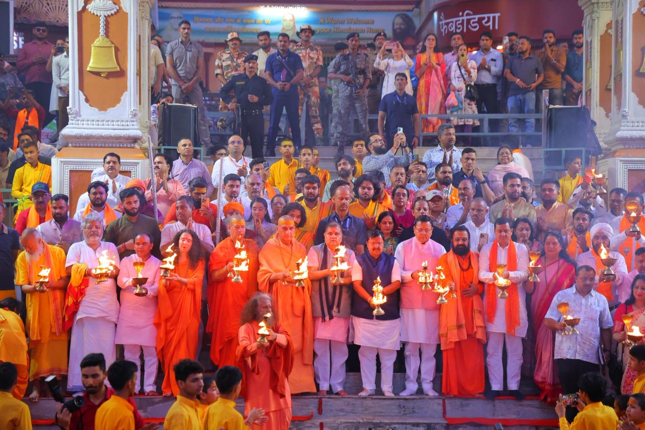 CM Dhami and BJP Chief Nitin Naveen Participate in Grand Ganga Aarti at Rishikesh