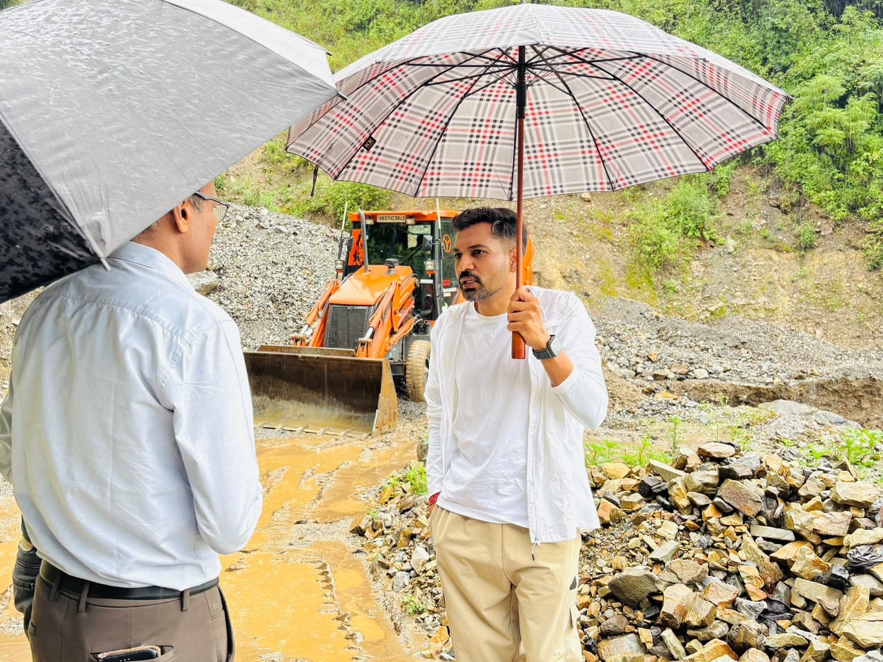 Dehradun Rains: DM Reviews Disaster-Prone Areas, Issues Strict Safety and Relief Directives