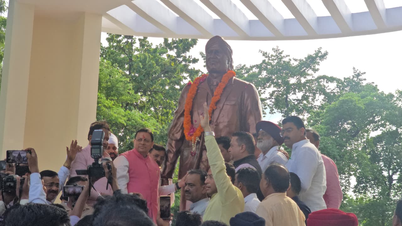 CM Dhami Unveils Shaheed Udham Singh Statue, Launches Major Infrastructure Projects in Rudrapur
