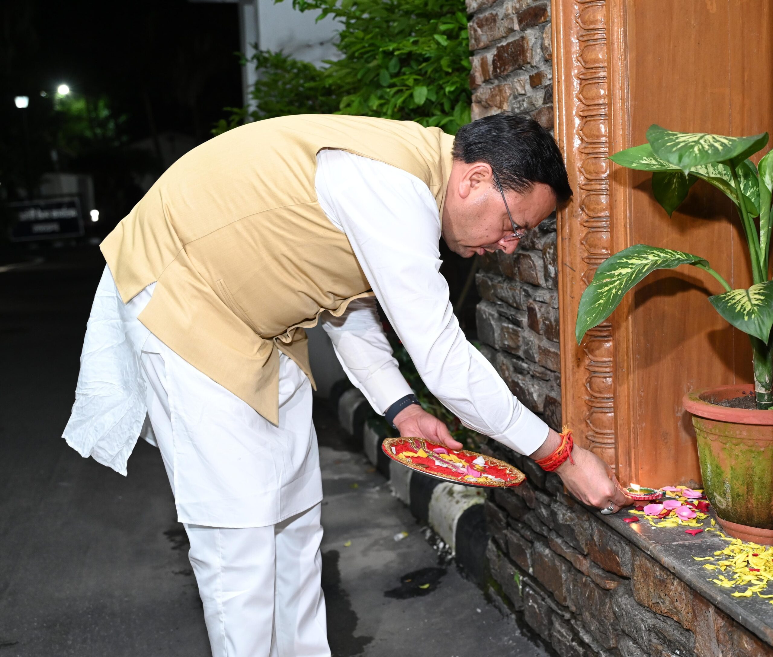 PM Modi Birthday: CM Dhami Lights ‘Aashirwad Ka Diya’, Wishes Long and Healthy Life
